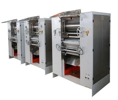 Macchina per la produzione di sapone completamente automatica da 3000 kg per la produzione di barrette da lavanderia